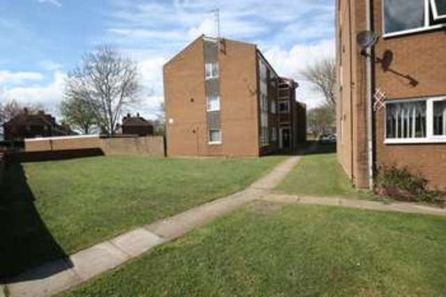  Image of 2 bedroom Flat for sale in Queens Road Pontefract WF8 at Queens Road  Pontefract, WF8 4SB