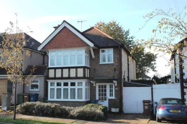  Image of 3 bedroom Detached house to rent in Queens Walk Harrow HA1 at Queens Walk  Harrow, HA1 1XS