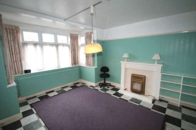  Image of 3 bedroom Detached house to rent in Queens Walk Harrow HA1 at Queens Walk  Harrow, HA1 1XS