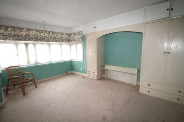  Image of 3 bedroom Detached house to rent in Queens Walk Harrow HA1 at Queens Walk  Harrow, HA1 1XS