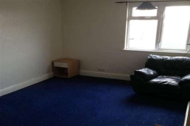 Image of 3 bedroom Flat to rent in Radcliffe Road West Bridgford Nottingham NG2 at Nottingham, NG2 5FF