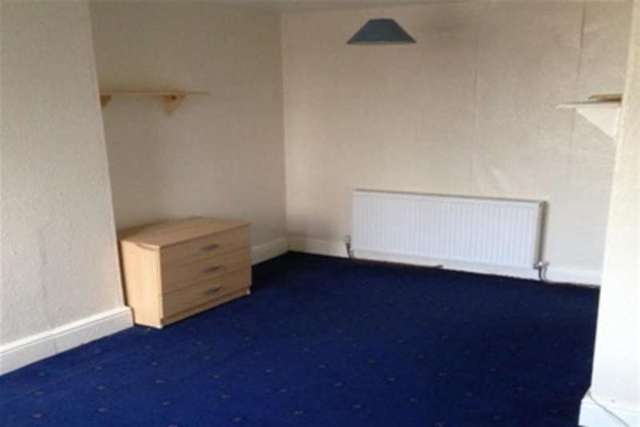  Image of 3 bedroom Flat to rent in Radcliffe Road West Bridgford Nottingham NG2 at Nottingham, NG2 5FF