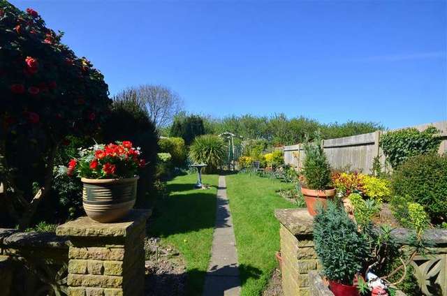  Image of 2 bedroom Detached house for sale in Randall Drive Hornchurch RM12 at Hornchurch Essex Hornchurch, RM12 6TA