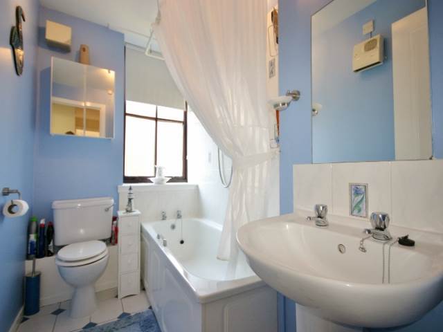  Image of 1 bedroom Flat to rent in Restalrig Drive Edinburgh EH7 at Restalrig Edinburgh Edinburgh, EH7 6FY