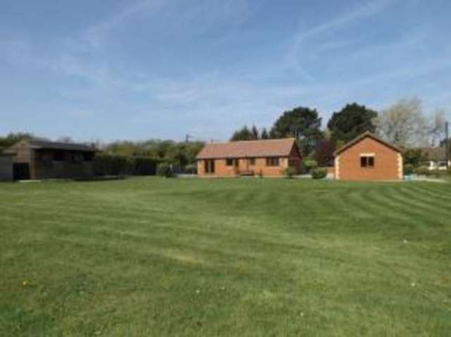  Image of 3 bedroom Bungalow for sale in Ellesmere Road Rochford SS4 at Rochford Essex Ashingdon, SS4 3JP