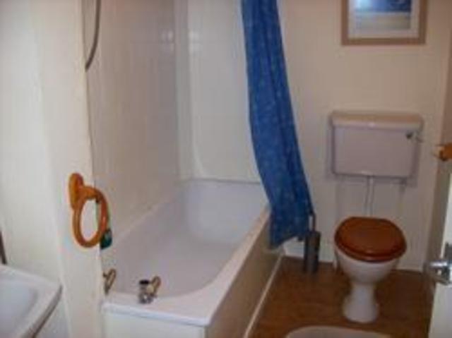  Image of 2 bedroom Flat to rent in Rosefield Street Dundee DD1 at West End Dundee Dundee, DD1 5PS