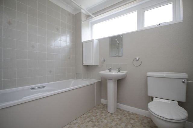  Image of 3 bedroom Semi-Detached house to rent in Roselands Drive Paignton TQ4 at Roselands Drive  Paignton, TQ4 7RW