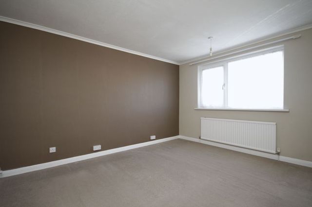  Image of 3 bedroom Semi-Detached house to rent in Roselands Drive Paignton TQ4 at Roselands Drive  Paignton, TQ4 7RW