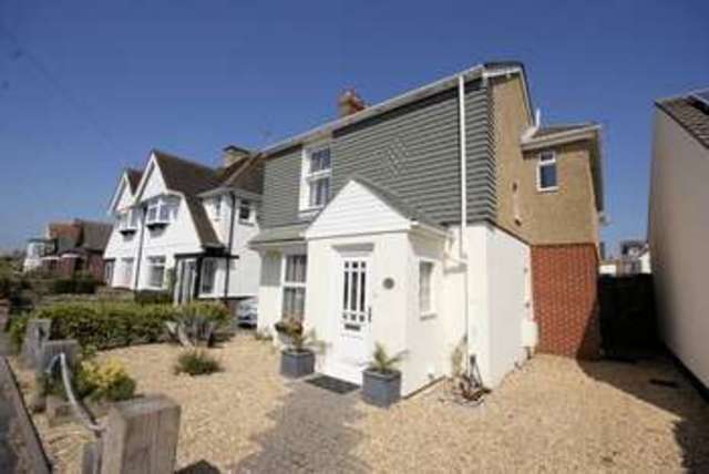  Image of 3 bedroom Detached house for sale in Raynes Road Lee-on-the-Solent PO13 at Raynes Road  Lee-On-The-Solent, PO13 9AL