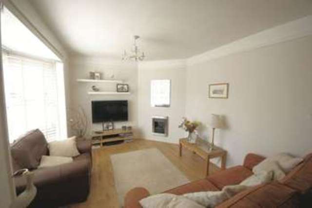  Image of 3 bedroom Detached house for sale in Raynes Road Lee-on-the-Solent PO13 at Raynes Road  Lee-On-The-Solent, PO13 9AL