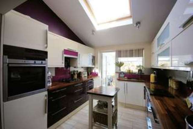  Image of 3 bedroom Detached house for sale in Raynes Road Lee-on-the-Solent PO13 at Raynes Road  Lee-On-The-Solent, PO13 9AL