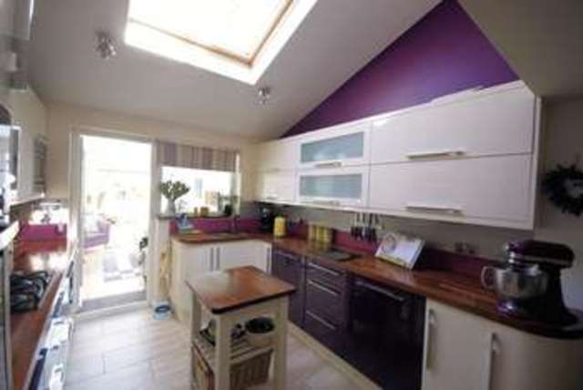  Image of 3 bedroom Detached house for sale in Raynes Road Lee-on-the-Solent PO13 at Raynes Road  Lee-On-The-Solent, PO13 9AL
