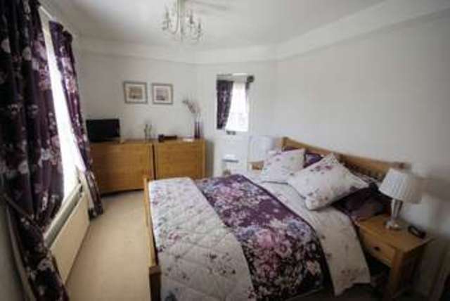  Image of 3 bedroom Detached house for sale in Raynes Road Lee-on-the-Solent PO13 at Raynes Road  Lee-On-The-Solent, PO13 9AL