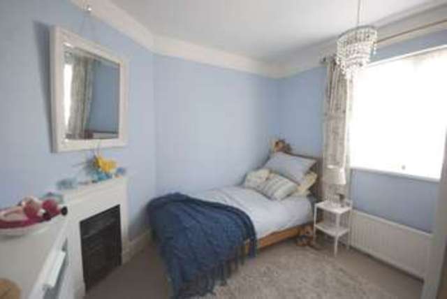  Image of 3 bedroom Detached house for sale in Raynes Road Lee-on-the-Solent PO13 at Raynes Road  Lee-On-The-Solent, PO13 9AL