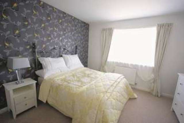  Image of 3 bedroom Detached house for sale in Raynes Road Lee-on-the-Solent PO13 at Raynes Road  Lee-On-The-Solent, PO13 9AL