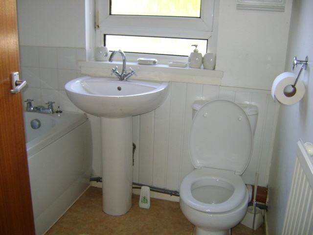  Image of 2 bedroom Flat to rent in Rowans Gate Paisley PA2 at Paisley Renfrewshire Renfrewshire, PA2 6RB