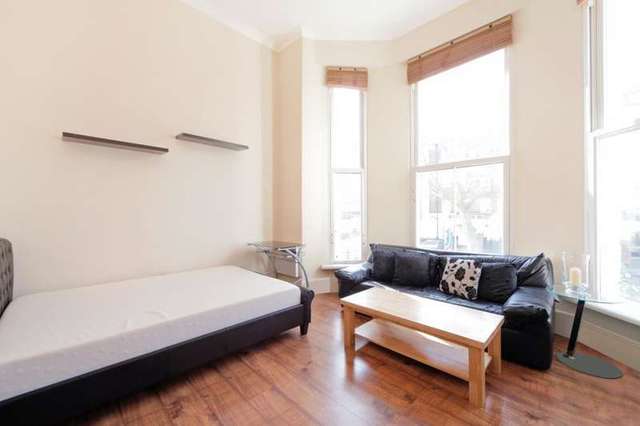  Image of Studio flat to rent in Russell Road London W14 at Russell Road  Kensington, W14 8HU