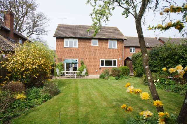  Image of 4 bedroom Detached house for sale in Russet Close Sonning Common Reading RG4 at Russet Close Sonning Common Reading, RG4 9LQ