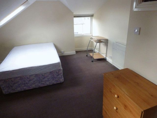  Image of 5 bedroom Flat to rent in Salters Road Gosforth Newcastle upon Tyne NE3 at Salters Road Array Gosforth, NE3 1DX