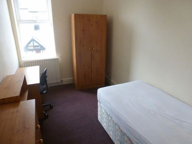  Image of 5 bedroom Flat to rent in Salters Road Gosforth Newcastle upon Tyne NE3 at Salters Road Array Gosforth, NE3 1DX