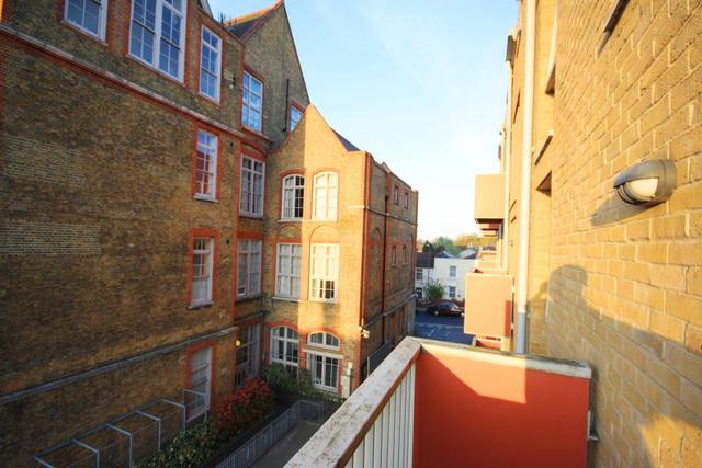 Image of 2 bedroom Apartment to rent in Bloomfield Road London SE18 at Woolwich, SE18 7JD