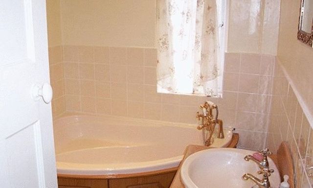 Image of 3 bedroom Flat to rent in Shaftesbury Grove Heaton Newcastle upon Tyne NE6 at Shaftesbury Grove Array Byker, NE6 5JA