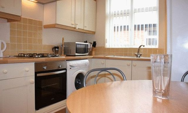  Image of 3 bedroom Flat to rent in Shaftesbury Grove Heaton Newcastle upon Tyne NE6 at Shaftesbury Grove Array Byker, NE6 5JA