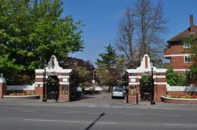  Image of 1 bedroom Flat for sale in Sheen Court Richmond TW10 at Sheen Court  Richmond, TW10 5DE