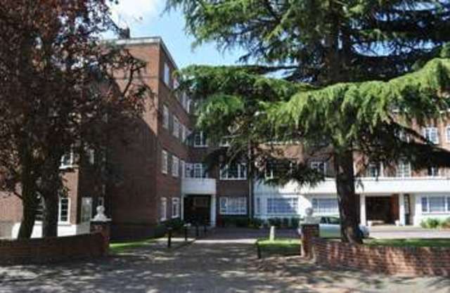  Image of 1 bedroom Flat for sale in Sheen Court Richmond TW10 at Sheen Court  Richmond, TW10 5DE