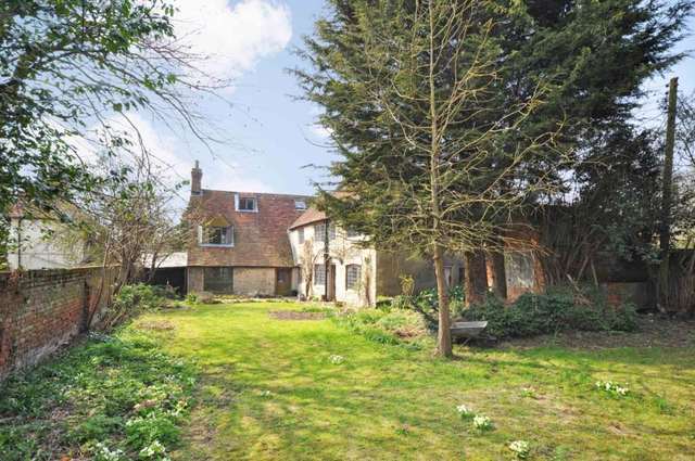  Image of 6 bedroom Detached house for sale in Henley Road Shillingford Wallingford OX10 at Henley Road Shillingford Wallingford, OX10 7EH