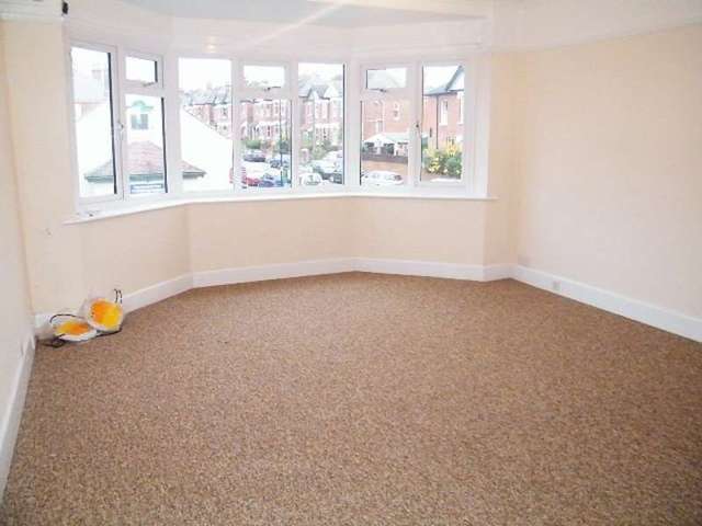  Image of 2 bedroom Flat to rent in St. James Road Shirley Southampton SO15 at Shirley  Southampton, SO15 5FB
