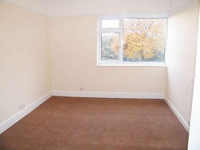 Image of 2 bedroom Flat to rent in St. James Road Shirley Southampton SO15 at Shirley  Southampton, SO15 5FB