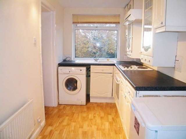  Image of 2 bedroom Flat to rent in St. James Road Shirley Southampton SO15 at Shirley  Southampton, SO15 5FB