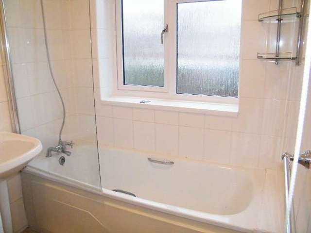  Image of 2 bedroom Flat to rent in St. James Road Shirley Southampton SO15 at Shirley  Southampton, SO15 5FB