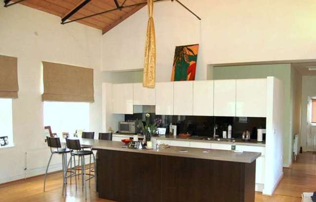  Image of 3 bedroom Cottage to rent in Shooters Hill Road London SE18 at Shooters Hill Road Blackheath London, SE18 4LP