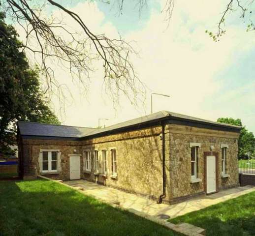  Image of 3 bedroom Cottage to rent in Shooters Hill Road London SE18 at Shooters Hill Road Blackheath London, SE18 4LP