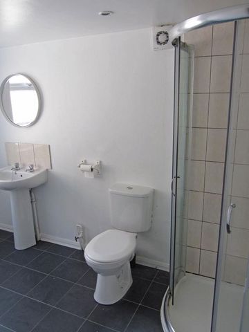  Image of 4 bedroom Detached house to rent in Sidney Grove Newcastle upon Tyne NE4 at Sidney Grove Array Blakelaw, NE4 5PE