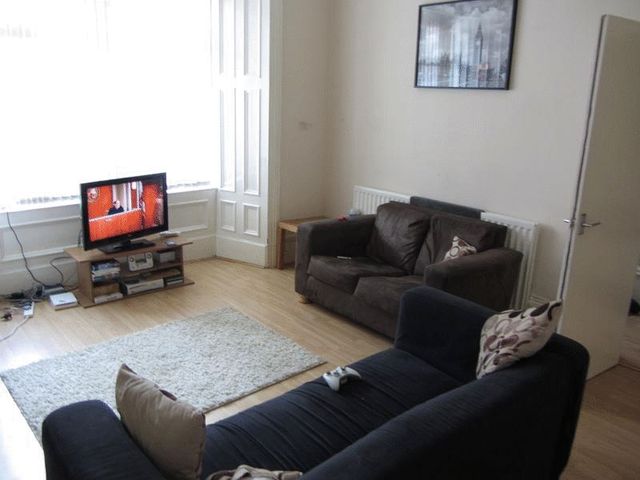  Image of 4 bedroom Detached house to rent in Sidney Grove Newcastle upon Tyne NE4 at Sidney Grove Array Blakelaw, NE4 5PD