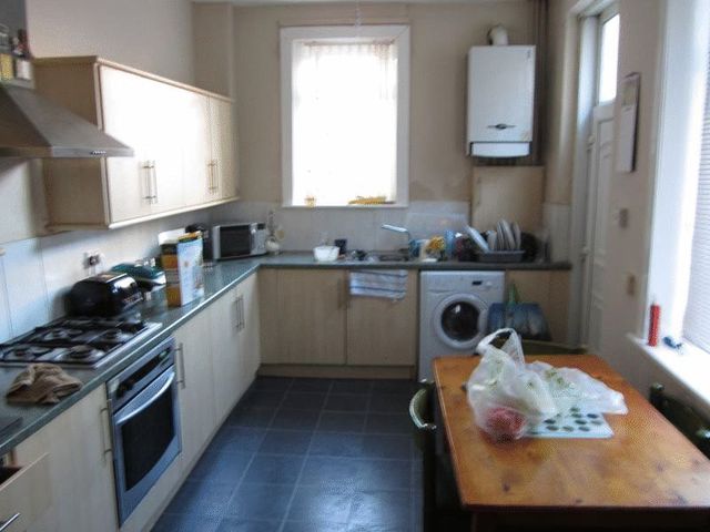  Image of 4 bedroom Detached house to rent in Sidney Grove Newcastle upon Tyne NE4 at Sidney Grove Array Blakelaw, NE4 5PD
