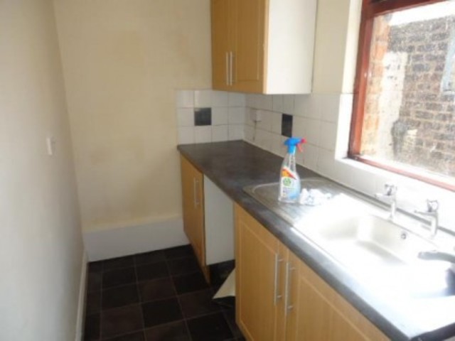  Image of 3 bedroom Terraced house to rent in Silverdale Avenue Old Swan Liverpool L13 at Tuebrook  Liverpool, L13 7EZ