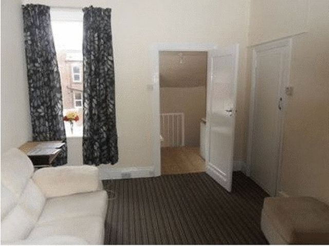  Image of 3 bedroom Flat to rent in Simonside Terrace Heaton Newcastle upon Tyne NE6 at Simonside Terrace Heaton Byker, NE6 5LF