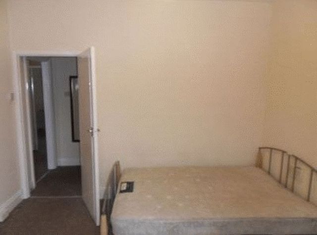  Image of 3 bedroom Flat to rent in Simonside Terrace Heaton Newcastle upon Tyne NE6 at Simonside Terrace Heaton Byker, NE6 5LF