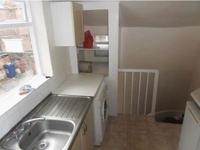  Image of 3 bedroom Flat to rent in Simonside Terrace Heaton Newcastle upon Tyne NE6 at Simonside Terrace Heaton Byker, NE6 5LF