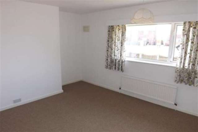  Image of 3 bedroom Semi-Detached house to rent in Slant Lane Shirebrook Mansfield NG20 at Mansfield, NG20 8QW