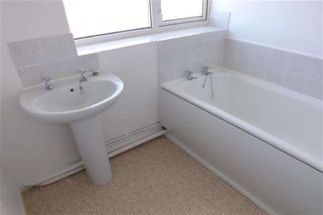  Image of 3 bedroom Semi-Detached house to rent in Slant Lane Shirebrook Mansfield NG20 at Mansfield, NG20 8QW