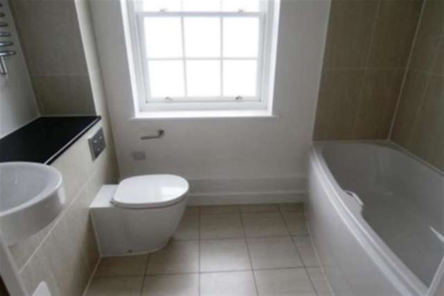  Image of 1 bedroom Flat to rent in Smith Street Watford WD18 at Watford, WD18 0GQ