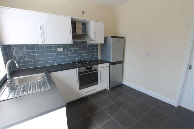  Image of 2 bedroom End of Terrace to rent in Snydale Road Cudworth Barnsley S72 at Cudworth Barnsley Cudworth, S72 8LG