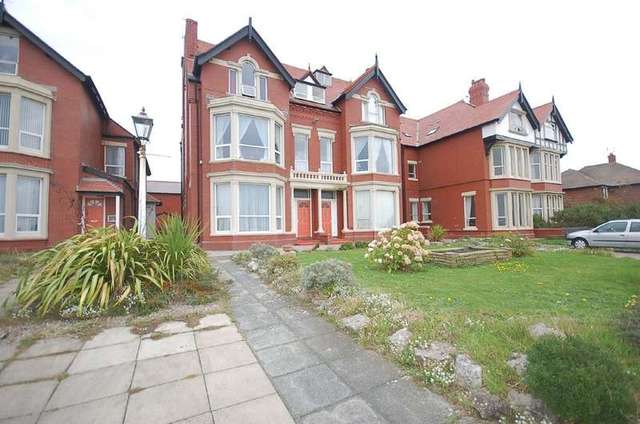  Image of 1 bedroom Flat to rent in South Promenade St. Annes Lytham St. Annes FY8 at Lytham St Annes Lancashire, FY8 1NP