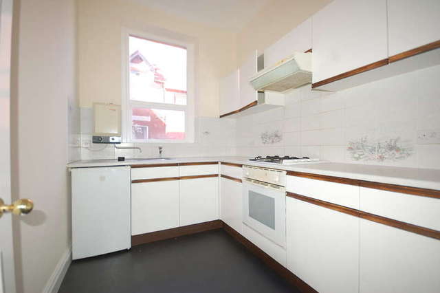  Image of 1 bedroom Flat to rent in South Promenade St. Annes Lytham St. Annes FY8 at Lytham St Annes Lancashire, FY8 1NP