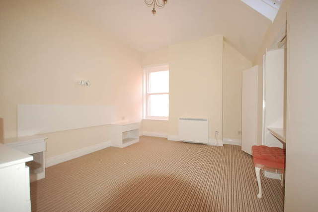  Image of 1 bedroom Flat to rent in South Promenade St. Annes Lytham St. Annes FY8 at Lytham St Annes Lancashire, FY8 1NP